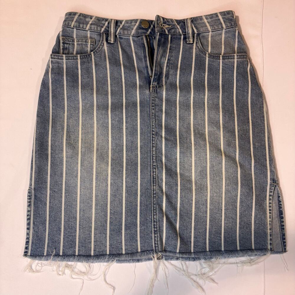 WASH LAB - BLUE STRIPE MINI SKIRT - SIZE 27 -DENIM SKIRT